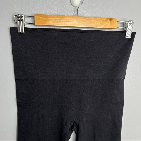 SPANX Black Seamless Look At Me Now Ankle Zip Leggings - Picture 3 of 6